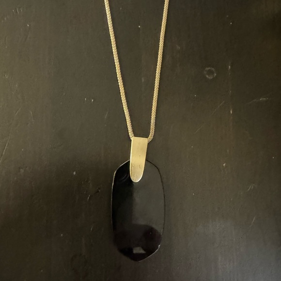 Kendra Scott Black and Gold Pendant Necklace - Picture 4 of 5